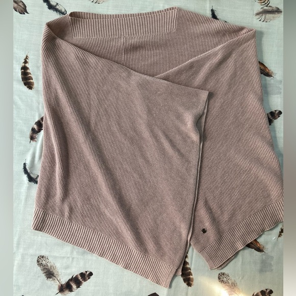 Lululemon Forward Flow Poncho - Picture 2 of 4